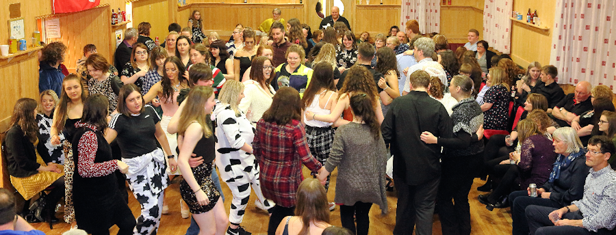 Dancersin the Hillswick Hall